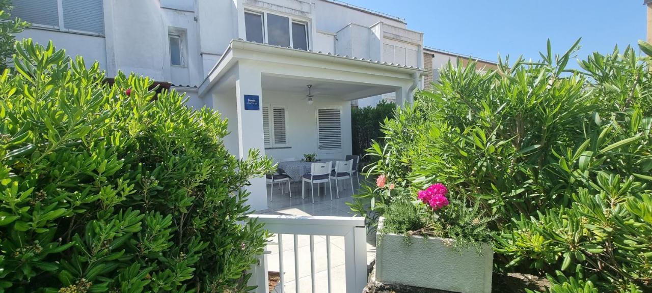 Apartment Tonci Novalja Exterior foto